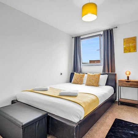Stylish 4Th Floor 2 Bedroom En Suite City Centre Apartment With Parking By Azura Nights Birmingham Dış mekan fotoğraf