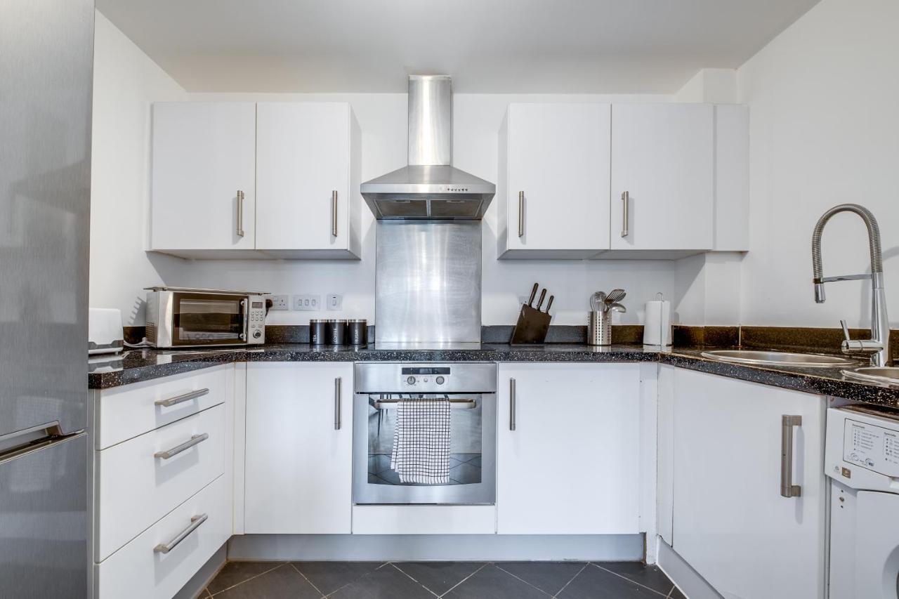 Stylish 4Th Floor 2 Bedroom En Suite City Centre Apartment With Parking By Azura Nights Birmingham Dış mekan fotoğraf