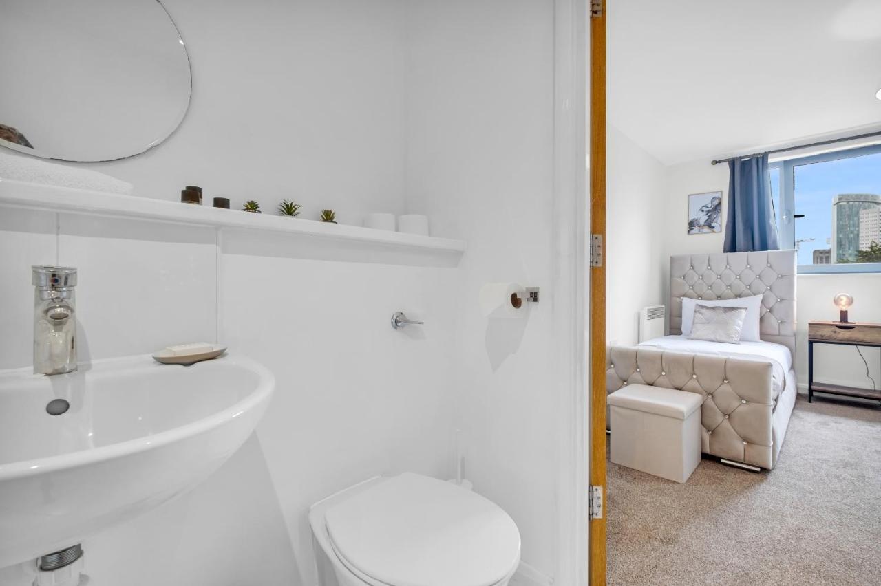 Stylish 4Th Floor 2 Bedroom En Suite City Centre Apartment With Parking By Azura Nights Birmingham Dış mekan fotoğraf