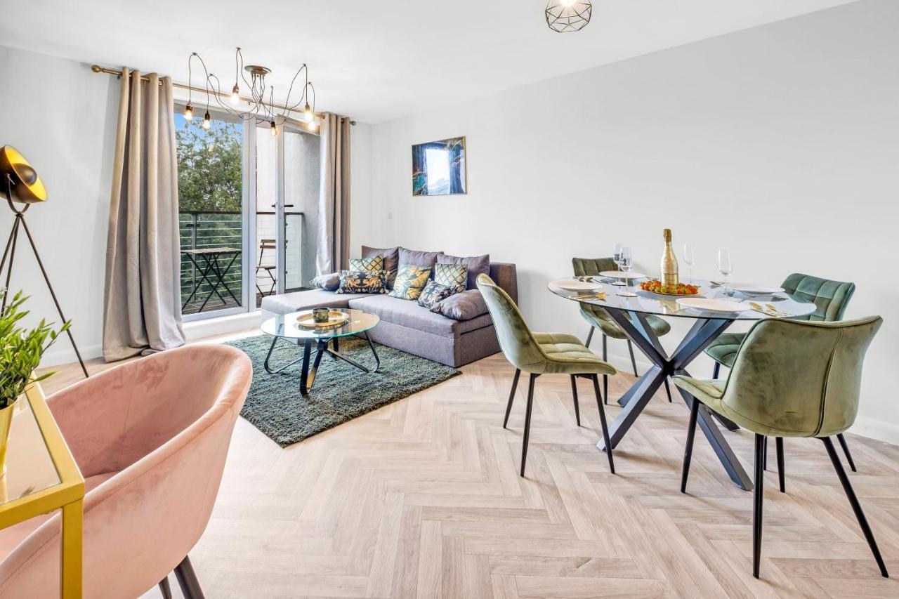 Stylish 4Th Floor 2 Bedroom En Suite City Centre Apartment With Parking By Azura Nights Birmingham Dış mekan fotoğraf