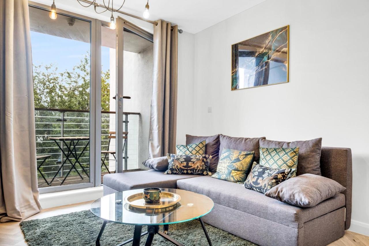 Stylish 4Th Floor 2 Bedroom En Suite City Centre Apartment With Parking By Azura Nights Birmingham Dış mekan fotoğraf