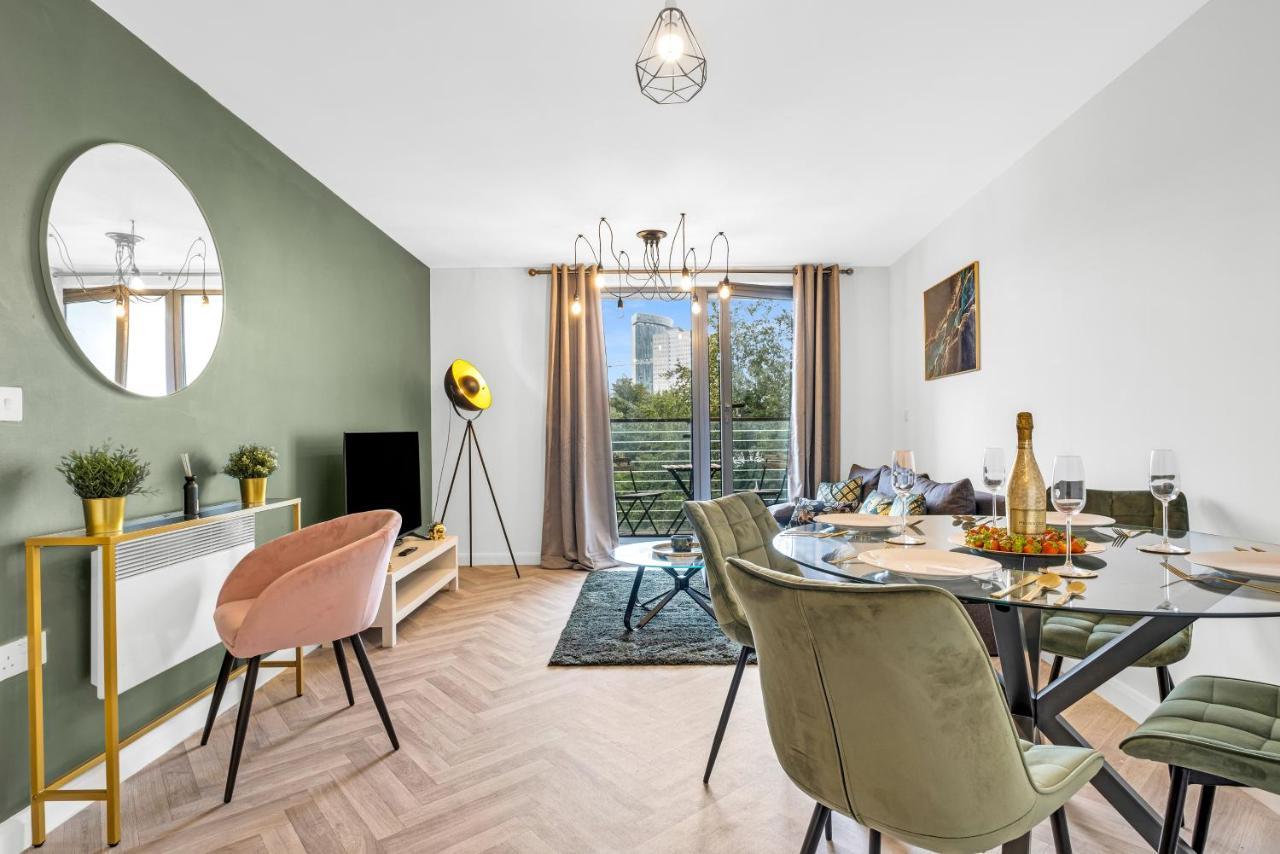 Stylish 4Th Floor 2 Bedroom En Suite City Centre Apartment With Parking By Azura Nights Birmingham Dış mekan fotoğraf